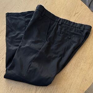 Amazon Essentials Men's Black Dress Pants - classic fit Tailored Trousers 32x30